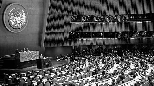 1953, UN